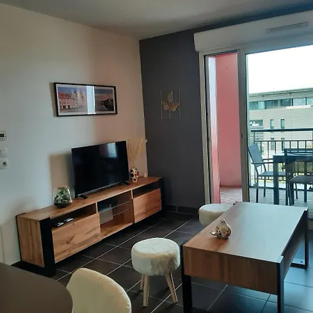 Patio Arena, 2 Etoiles, Terrasse, Parking, Wifi, Entree Et Sortie Autonomes, Local Velos * بايون