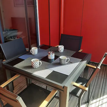 Patio Arena, 2 Etoiles, Terrasse, Parking, Wifi, Entree Et Sortie Autonomes, Local Velos Apartament
