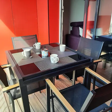 Patio Arena, 2 Etoiles, Terrasse, Parking, Wifi, Entree Et Sortie Autonomes, Local Velos