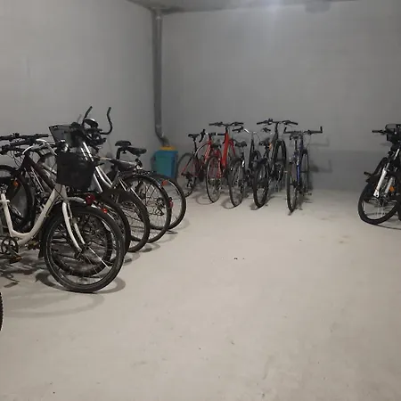 Appartement Patio Arena, 2 Etoiles, Terrasse, Parking, Wifi, Entree Et Sortie Autonomes, Local Velos