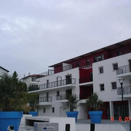Lägenhet Patio Arena, 2 Etoiles, Terrasse, Parking, Wifi, Entree Et Sortie Autonomes, Local Velos Bayonne