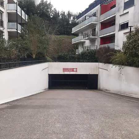 Patio Arena, 2 Etoiles, Terrasse, Parking, Wifi, Entree Et Sortie Autonomes, Local Velos * Bajonna